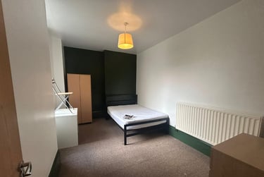 3 bed flat, Hill Park Crescent, Flat 1, Greenbank, Plymouth, PL48JP - Image 3
